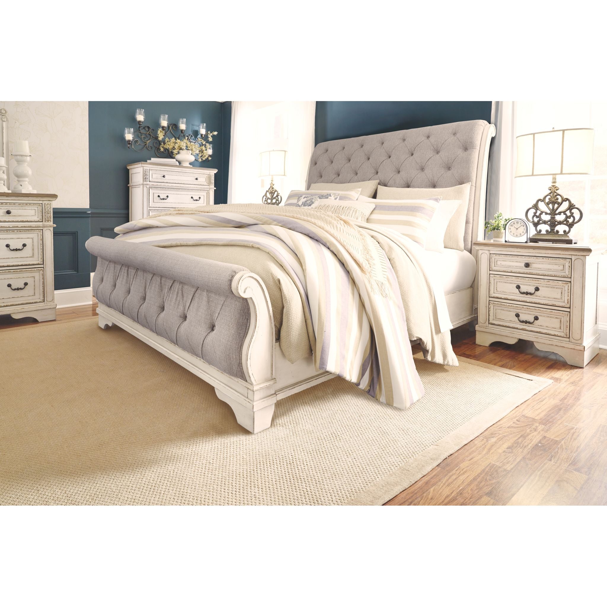Realyn Sleigh Bed