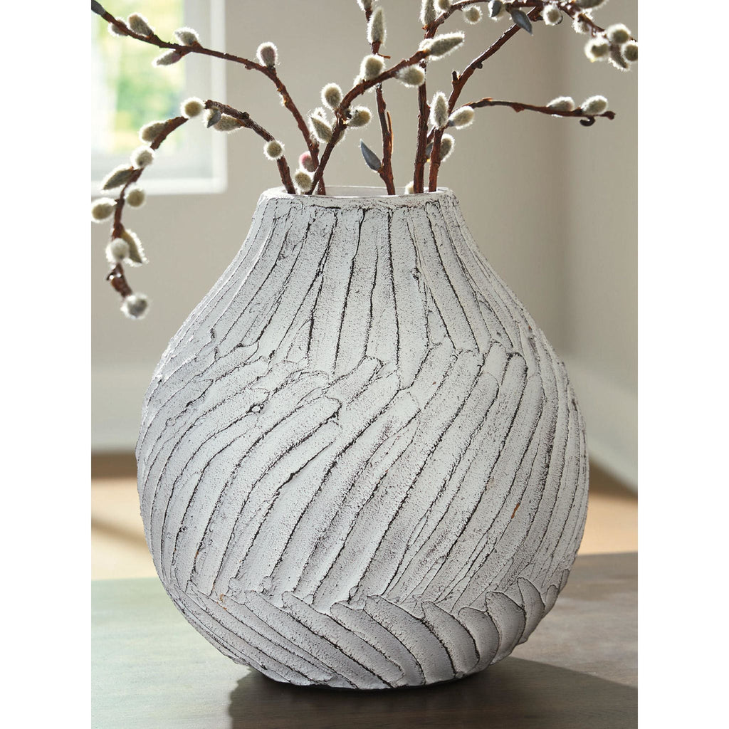 Shelvie Vase
