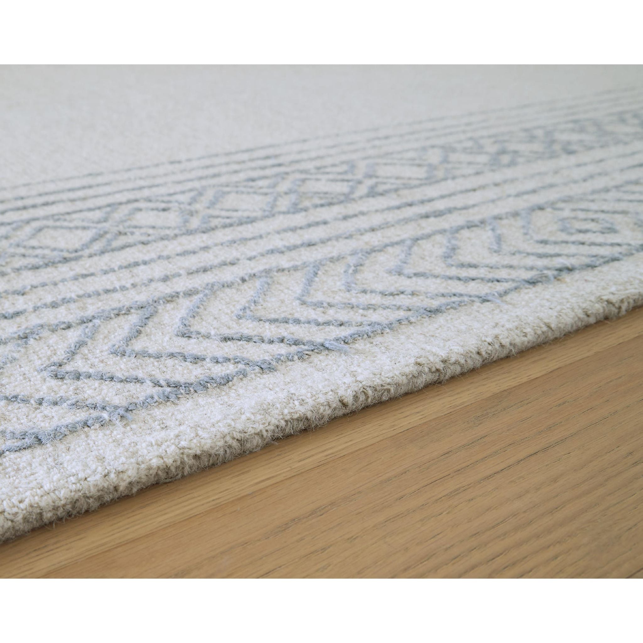 Azelhurst Area Rug - 5'x7'