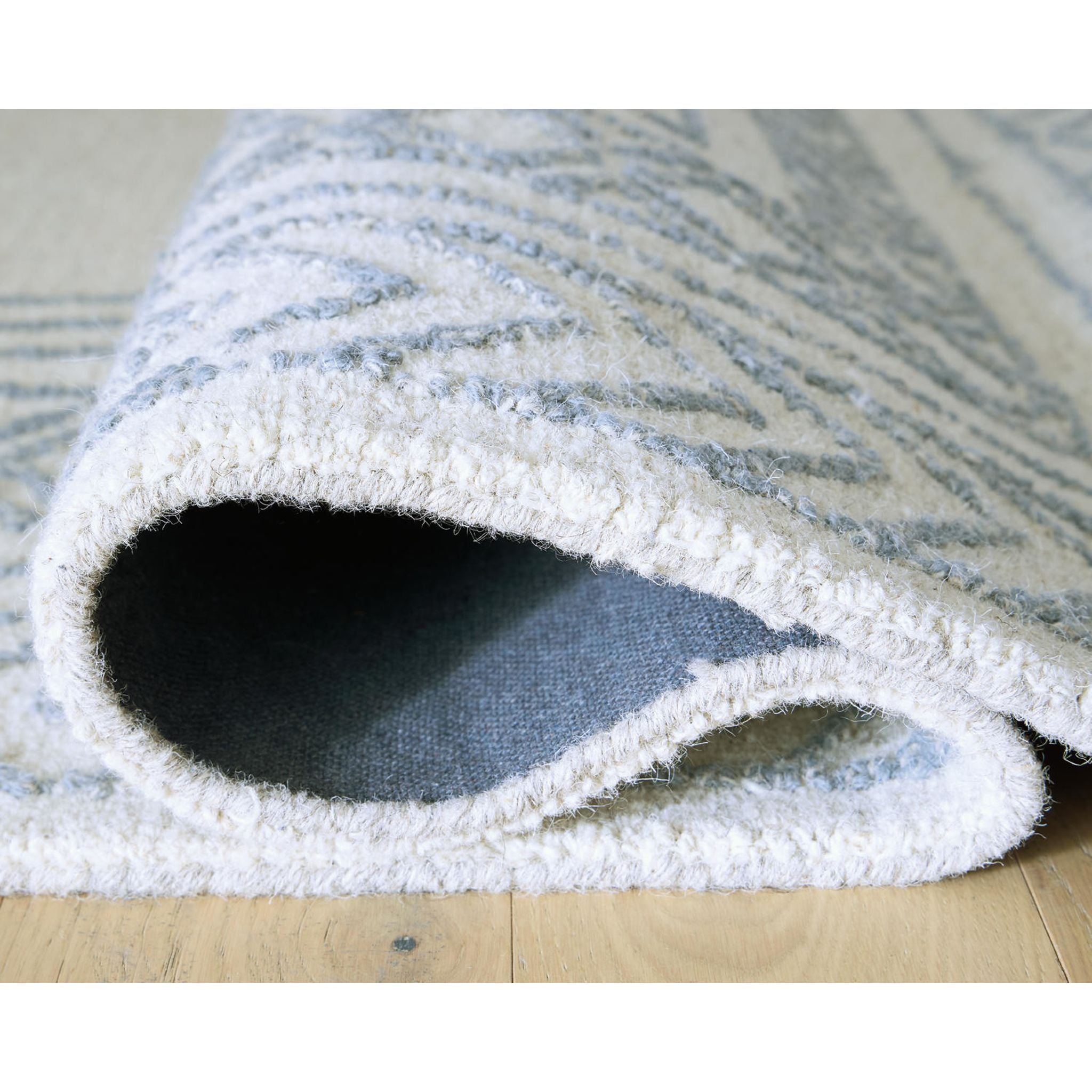 Azelhurst Area Rug - 5'x7'