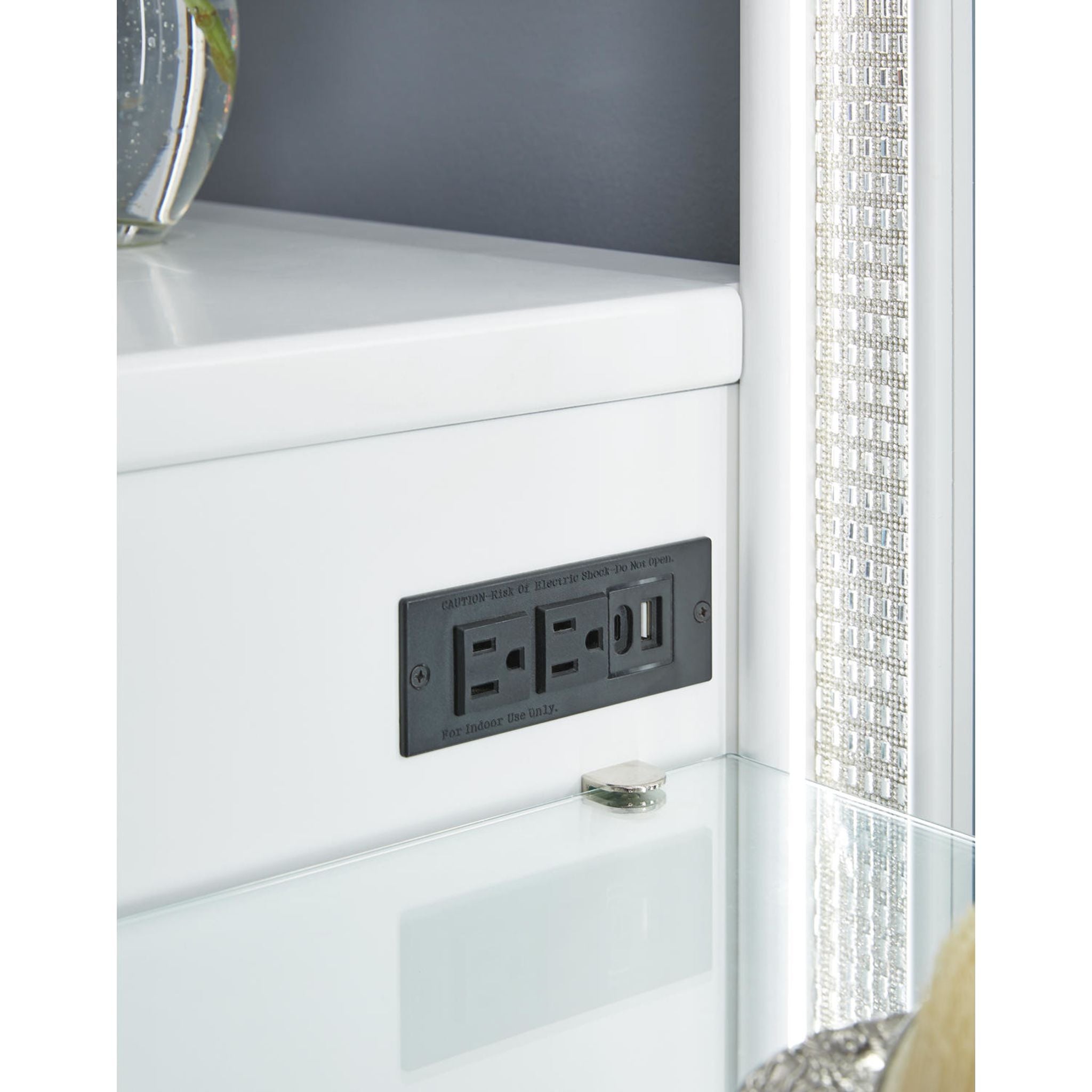 Chalanna Vanity and Mirror - White