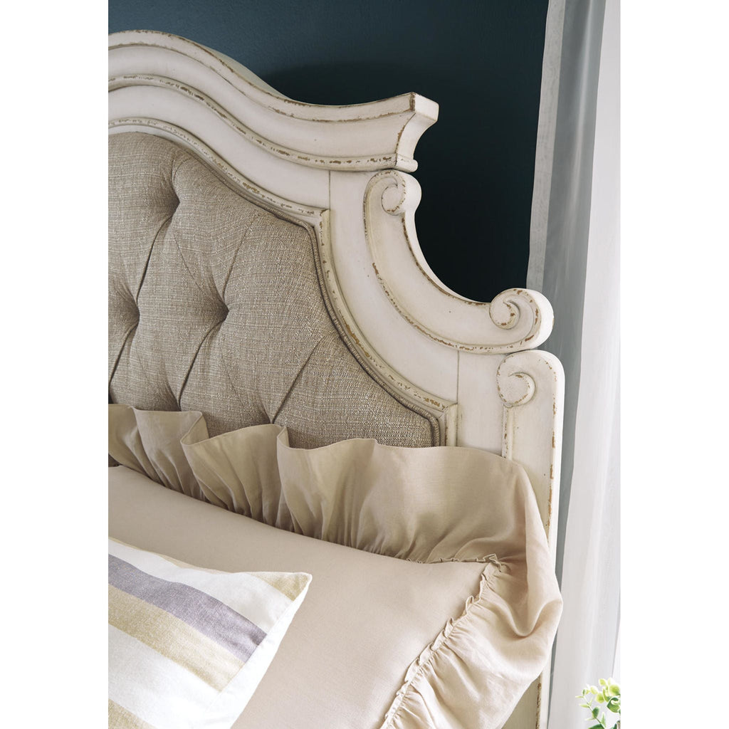 Realyn 5 Piece Queen Panel Bedroom - Chipped White