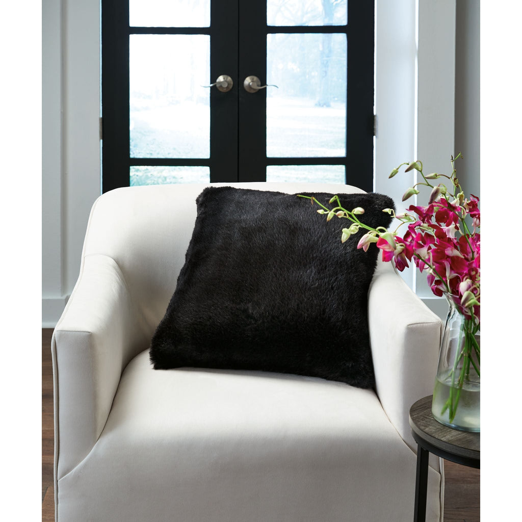 Gariland Accent Pillow