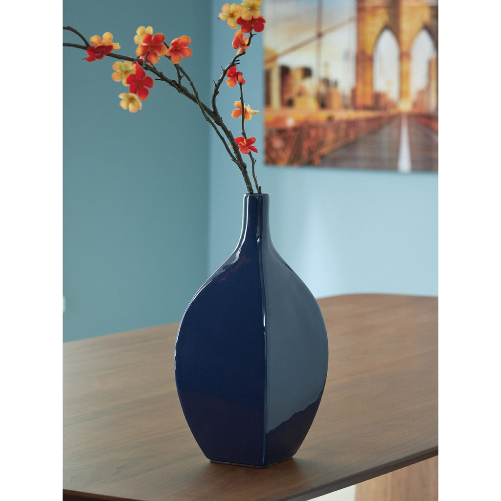 Abtinson Vase