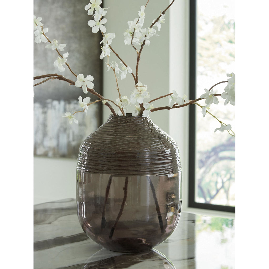 Harpwick Vase