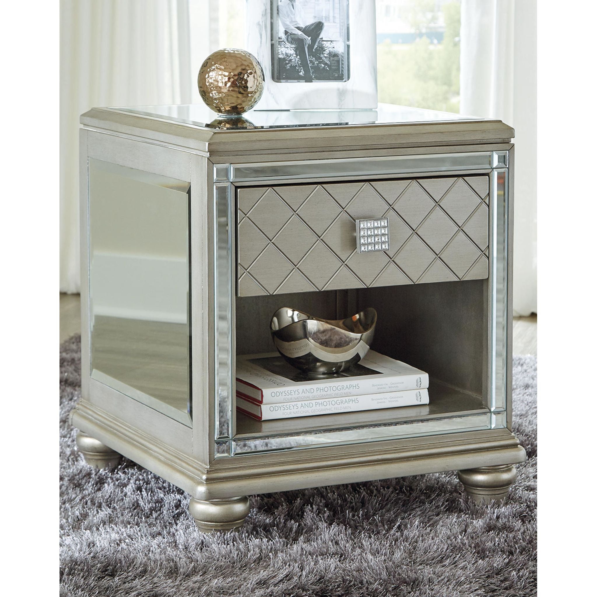 Chevanna End Table - Platinum