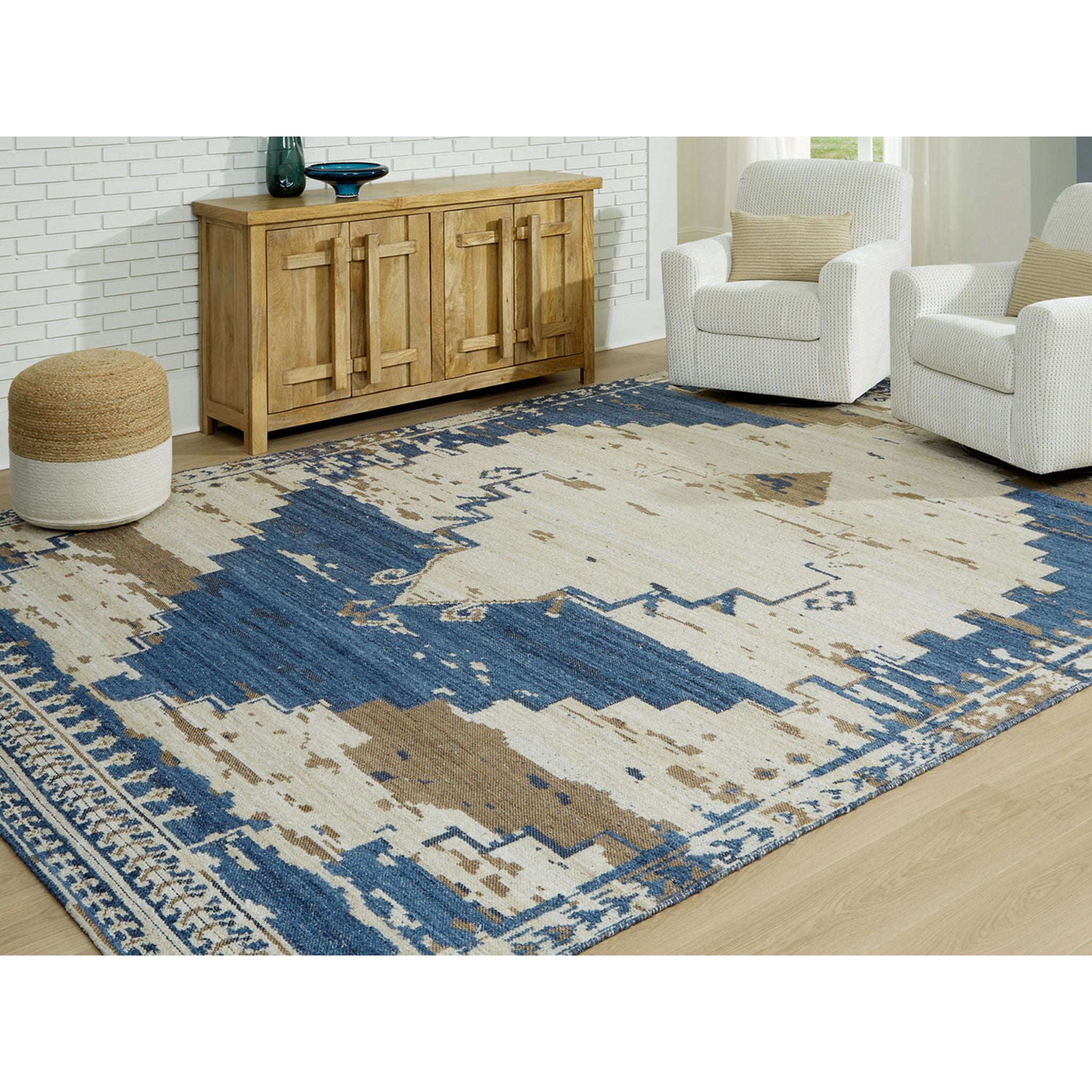 Varnler Area Rug