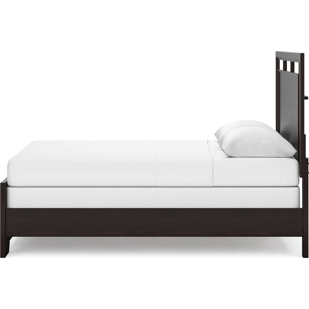 Covetown Queen Panel Bed - Dark Brown