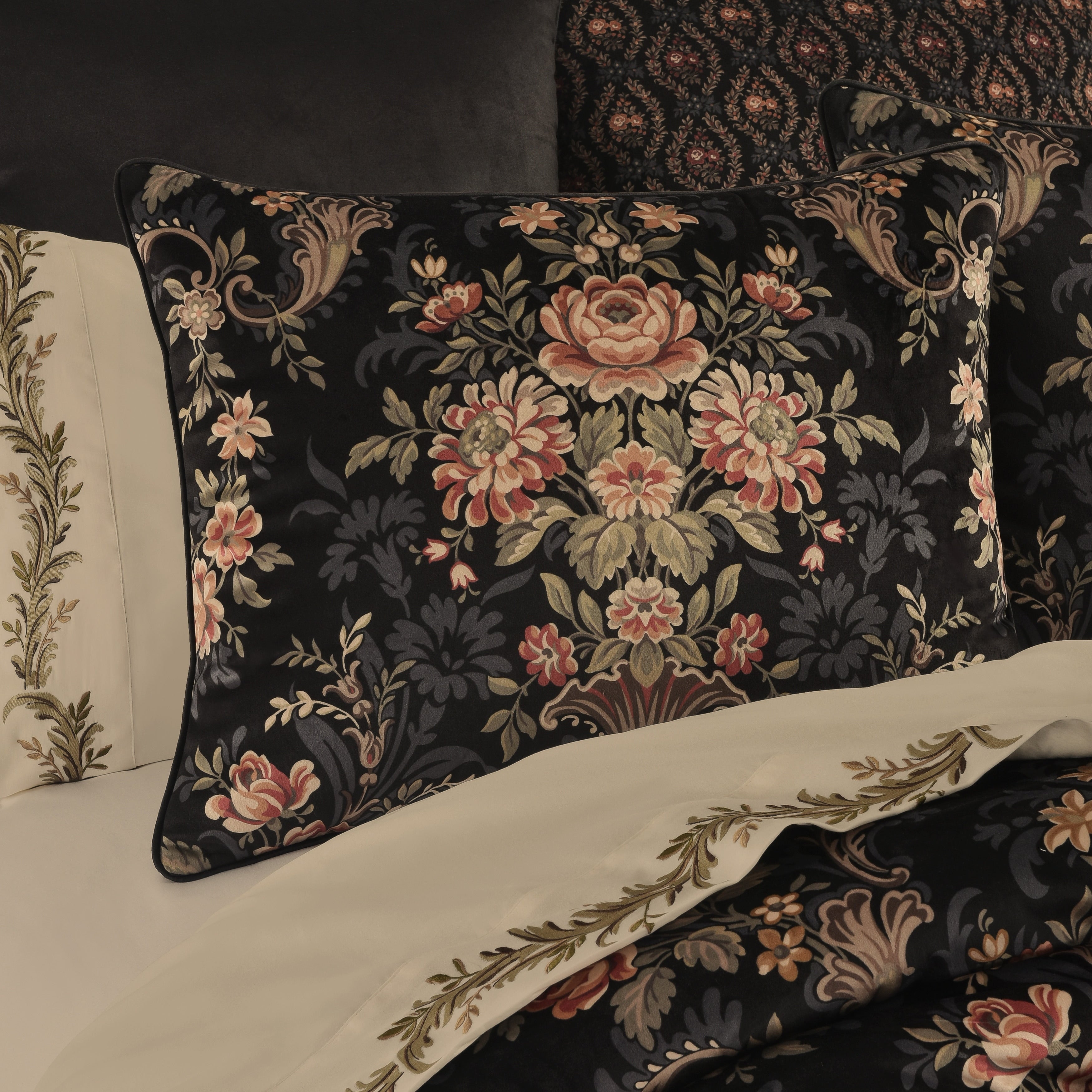 J. Queen New York Chanticleer Comforter Set