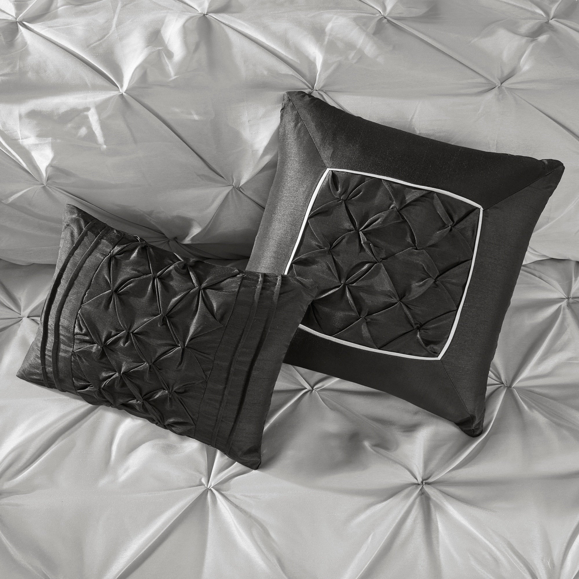 Madison Park Essentials Loretta 24-Piece Room in a Bag with Window Panels and Sheet Set